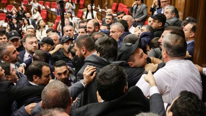 парламент Армении драка депутатов
